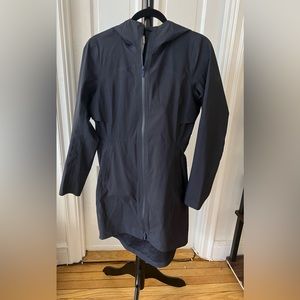 Lululemon raincoat, blue size 4